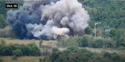 З'явилося відео моменту підриву дороги між Північною та Південною Кореєю