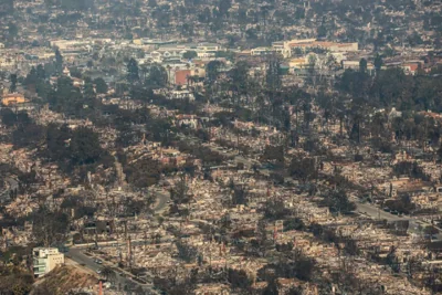 24 человека погибли от пожаров в Лос-Анджелесе, к тушению огня привлекли сотни заключенных, причиной возгорания могла стать неисправность опоры линии электропередач