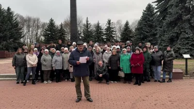 Жители села Ольговка Курской области РФ записали видеообращение к президенту РФ Владимиру Путину с просьбой «закончить эту проклятую войну». Скриншот видео YouTube