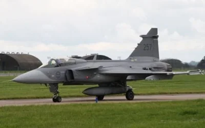 Чи можуть літаки Gripen співпрацювати в небі з F-16: експерт пояснив переваги