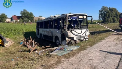 На Хмельниччині перекинувся автобус з дітьми: загинули дівчинка та вчителька