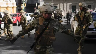 В Боливии военные совершили попытку переворота. Президент вышел к ним