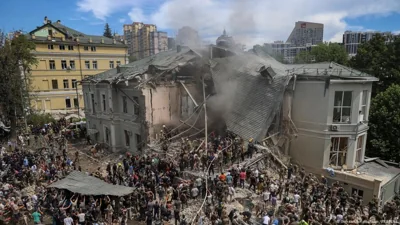 Прокурор і слідчі МКС відвідали у Києві місце влучання російської ракети