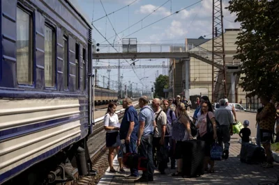 People line up to enter a train to leave Pokrovsk, Ukraine, as Russian forces advance across the frontlines in the Donetsk region amid Russia's attack on Ukraine, August 2, 2024. REUTERS/Thomas Peter