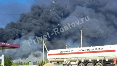 Вогонь впритул підійшов до складів палива: під Ростовом спалахнула масштабна пожежа (фото, відео)