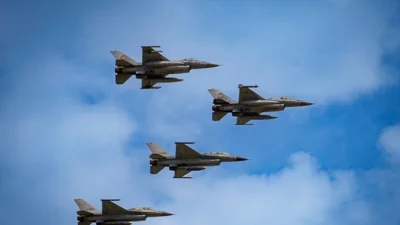 Власти США: первая партия истребителей F-16 прибыла в Украину