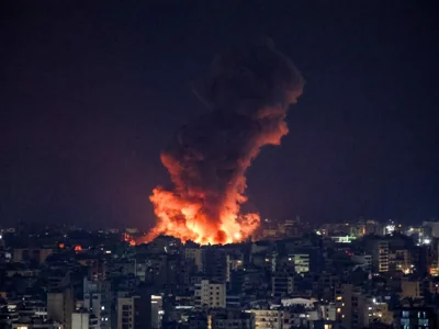 Massive Israeli air strikes pound Beirut