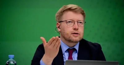 На лидера «Яблока» Рыбакова составили «экстремистский» протокол за фото Навального. Это может помешать ему участвовать в выборах