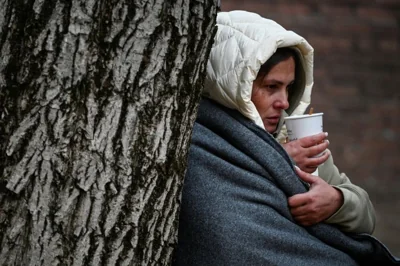 A woman reacts next to her apartment building hit by a Russian missile strike, amid Russia's attack on Ukraine, in Kryvyi Rih, Dnipropetrovsk region, Ukraine November 11, 2024. REUTERS/Danylo Antoniuk TPX IMAGES OF THE DAY