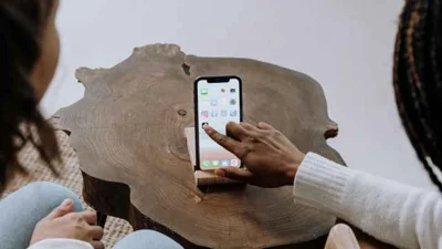 Австралия первой в мире запретила соцсети для подростков