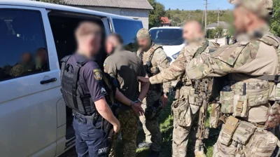 На Тернопільщині чоловік у військовій формі стріляв у людей: двоє загиблих, ще троє поранених