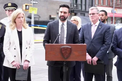 Man charged over fatal shooting of baby in pram in New York — BBC