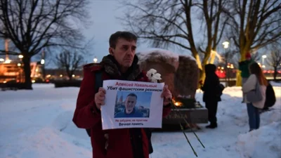 В России и мире начались акции в память о Навальном