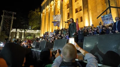 В Тбилиси прошел митинг против фальсификации результатов выборов. В поддержку собравшихся выступила президент Саломе Зурабишвили