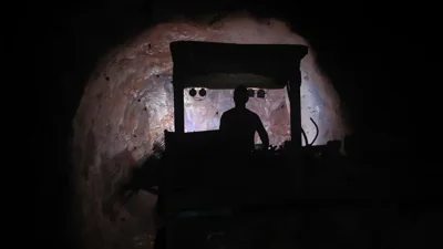 МЧС: на руднике в Якутии из-под завалов спасли одного человека, второй погиб