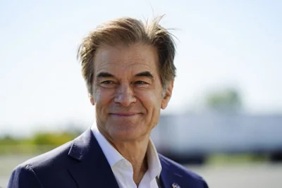 Mehmet Oz visits the AW Driving School & License Testing Center in Allentown, Pa., Sept. 23, 2022.