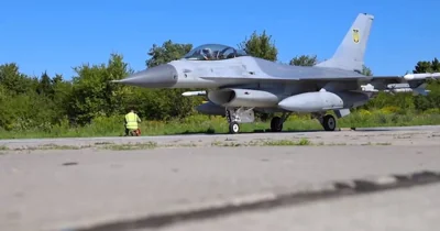 Зеленский поздравил воинов ВС ВСУ на фоне самолетов F-16