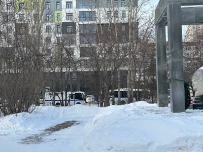 ❗️ Четыре человека задержаны в Новосибирске в Нарымском сквере у памятника жертвам политических репрессий в годовщину смерти Алексея Навального