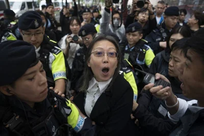 NOT GOING ANYWHERE A woman is stopped by police outside of the West Kowloon Magistrates’ Court in Hong Kong on Nov. 19, 2024. EPA PHOTO