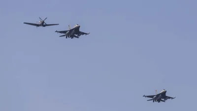 West considers extended training of Ukrainian F-16 pilots