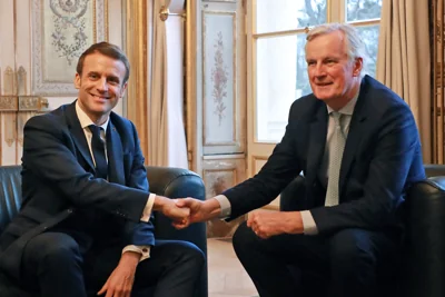 French president Emmanuel Macron poses with former EU Brexit negotiator Michel Barnier