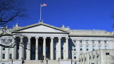 США временно разрешили операции с российскими банками